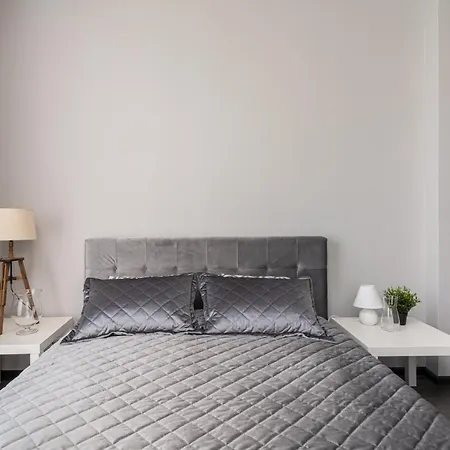 Grizinkalns With Free Parking شقة *